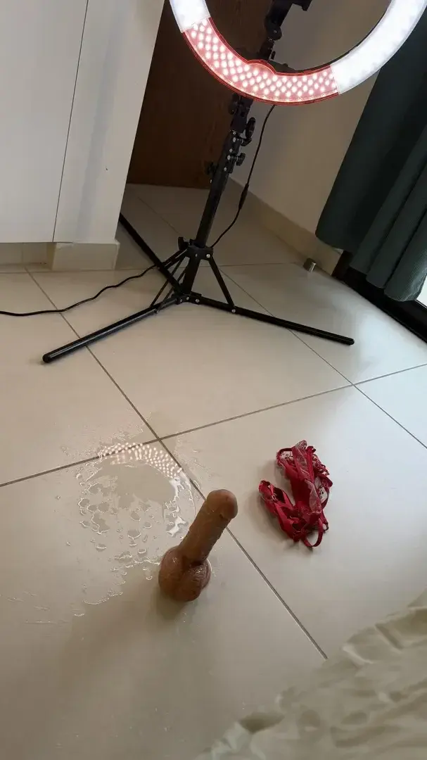 Puh das neue Solo Video wurde NASS 💦🥵😈Eine geile deutsche JOI wartet hier am Valentinstag auf dich 🔥