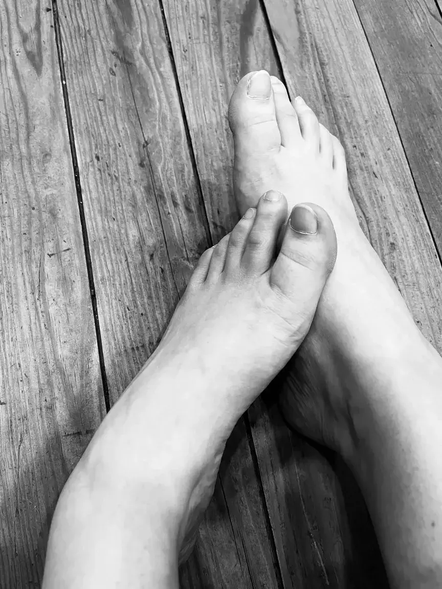 Voilà ma première photo, j’espère qu’elle vous plaira ! #pieds #lifestyle