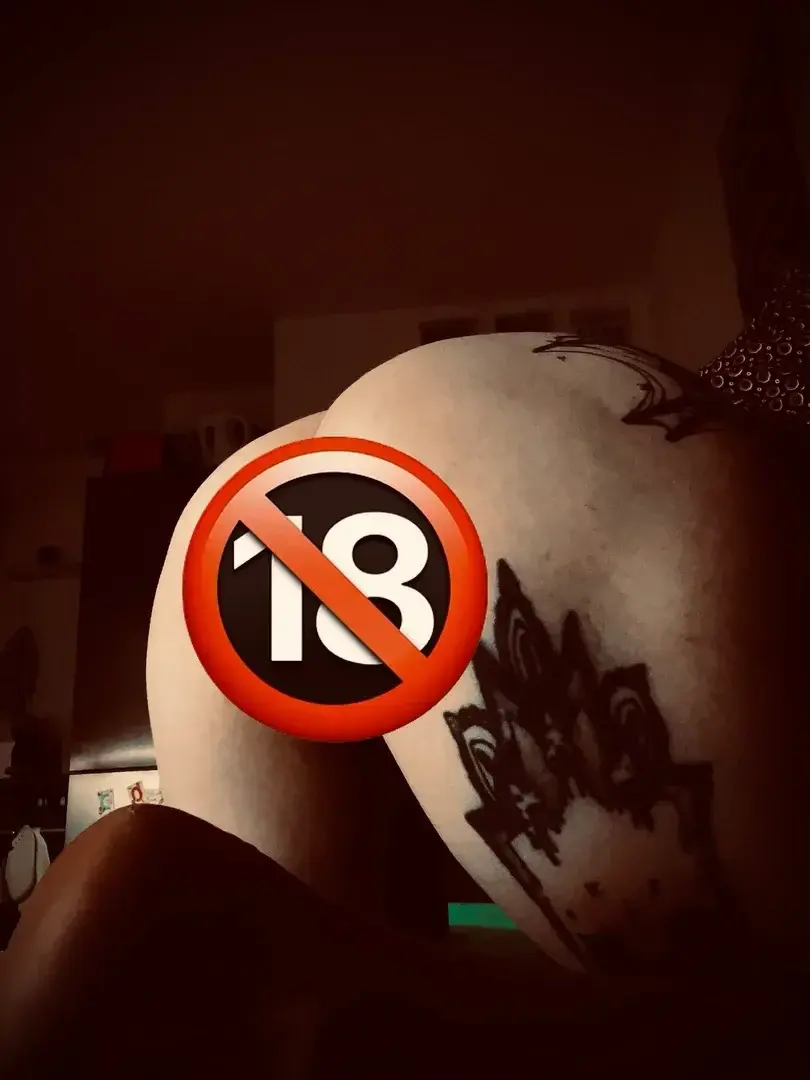 Coucou mes p’tits chats !Désolée pour la petite absence, j’ai été bien trop prise à cause du travail mais je suis de retour 🤍Pour vous remercier d’être toujours la,  une belle photo a -10% en média privé 🤍💕