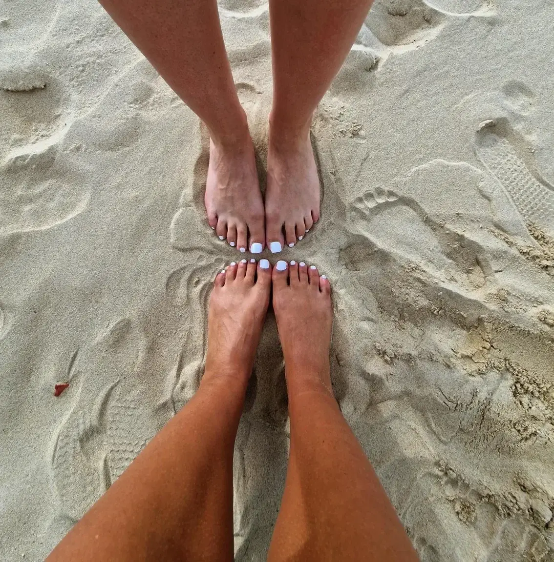 Photo de couverture de Blondeandbrunettefeet
