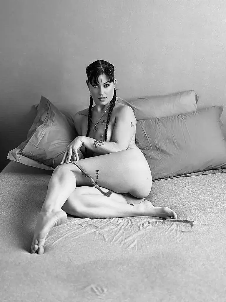 Leak & nude MYM — Alyciadolls : « Bon réveillon 😉 » (MYM)