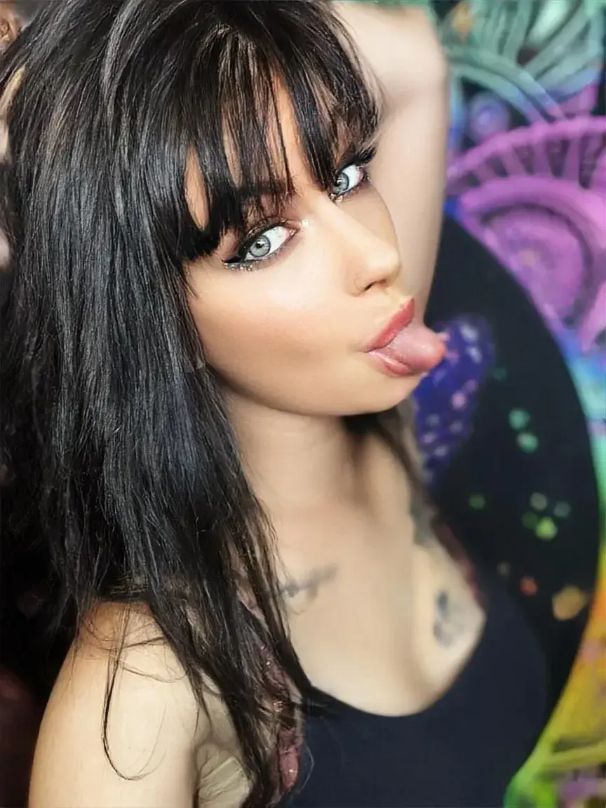 Leak & nude MYM — Alyciadolls : « Belle journée en vue 🔞 » (MYM)