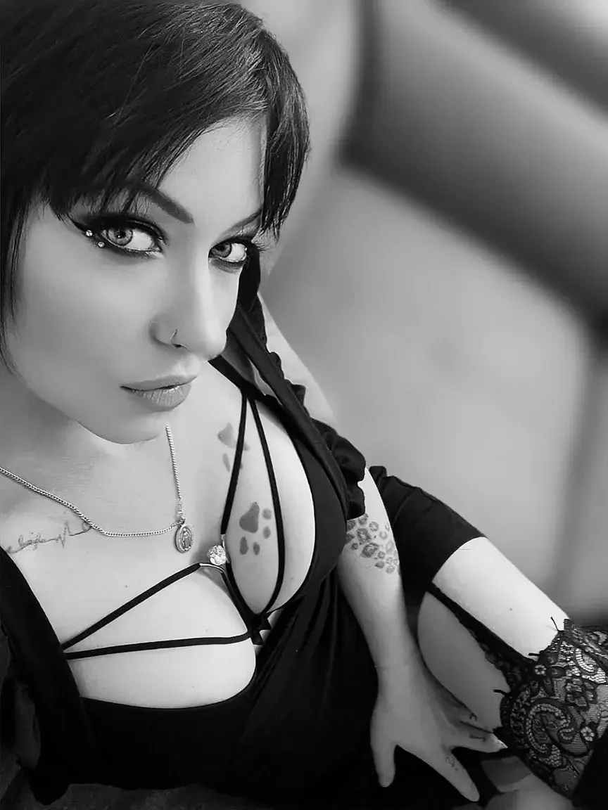 Leak & nude MYM — Alyciadolls : « Croque moi ou tu veux » (MYM)