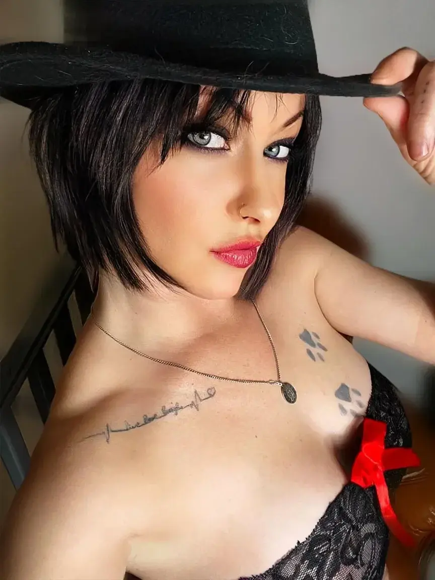 Leak & nude MYM — Alyciadolls : « quand mon masseur passe et ça dérape 🥵 » (MYM)