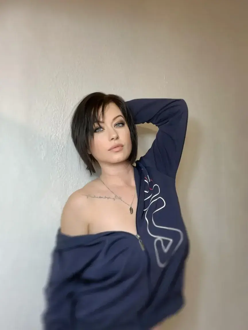 Leak & nude MYM — Alyciadolls : « Bienvenue 🙏 et belle journée 😜 » (MYM)
