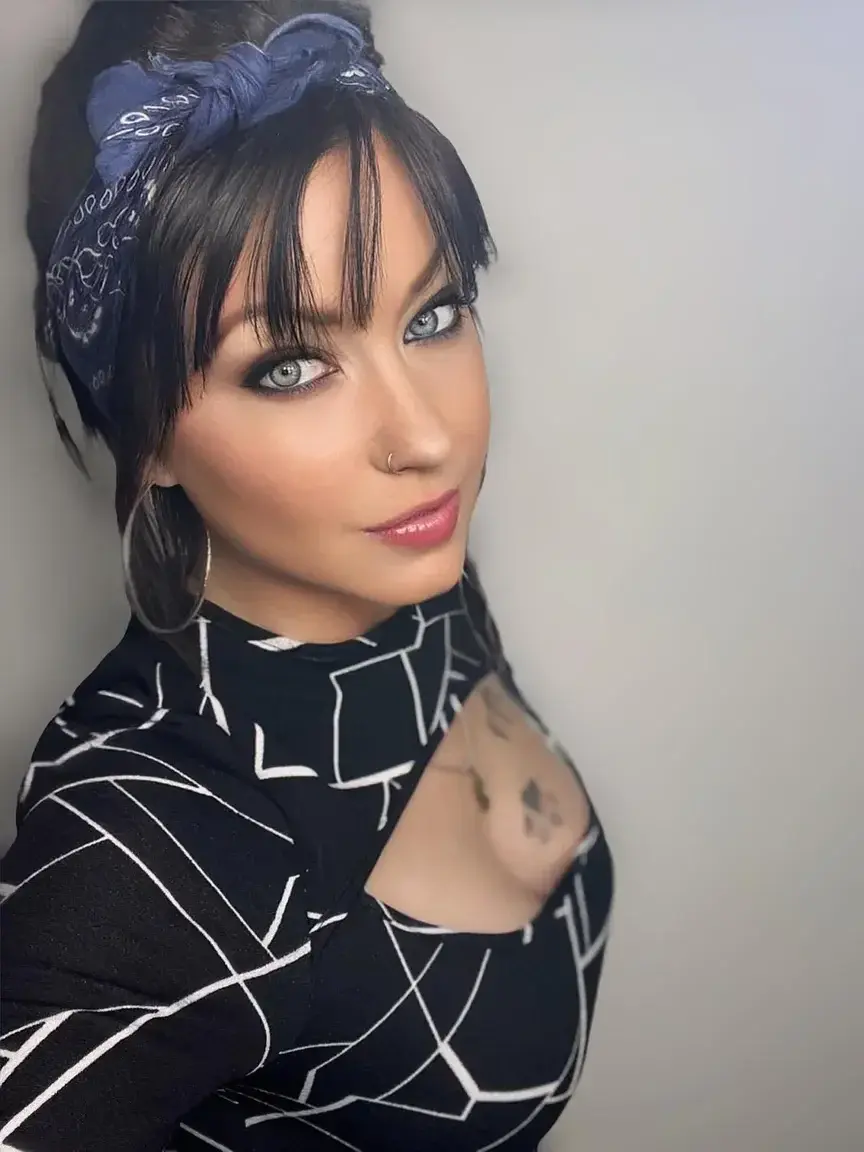 Leak & nude MYM — Alyciadolls : « Bon dimanche à tous 💋 » (MYM)