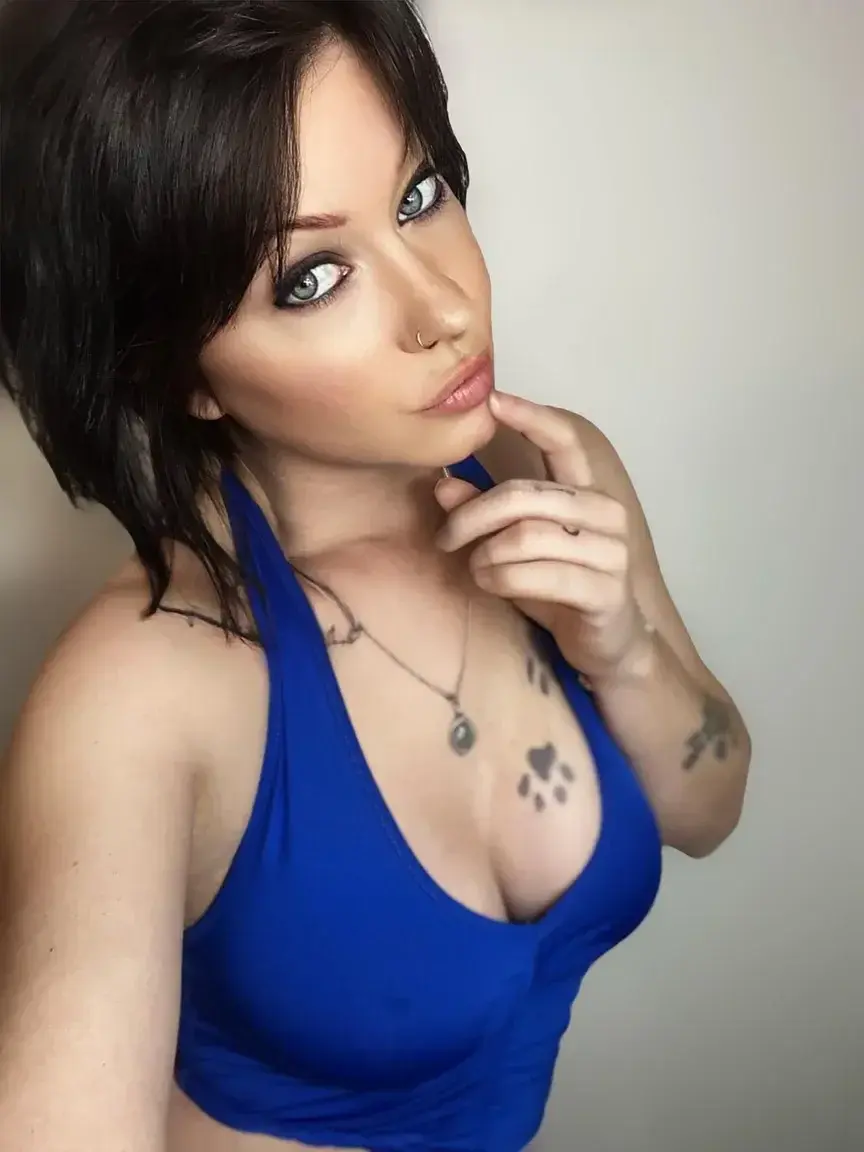 Leak & nude MYM — Alyciadolls : « Que faire aujourd’hui 😜 » (MYM)