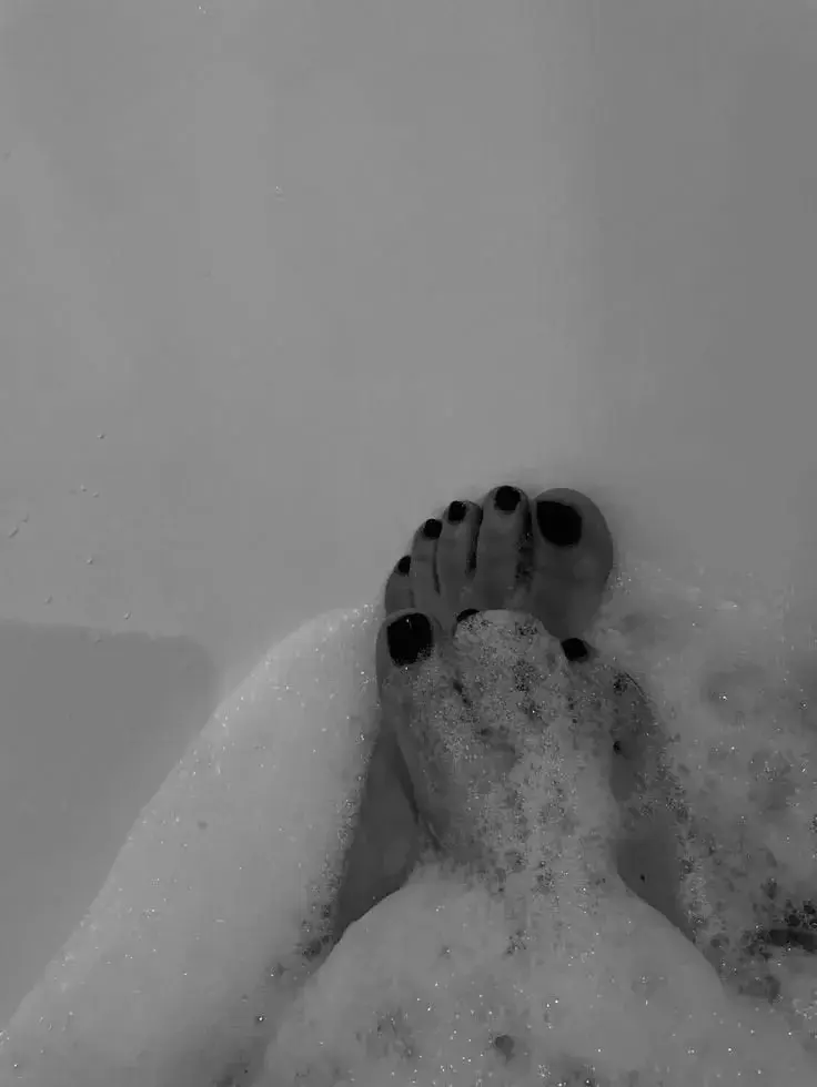 Leak & nude 3 — Hot-footgirl