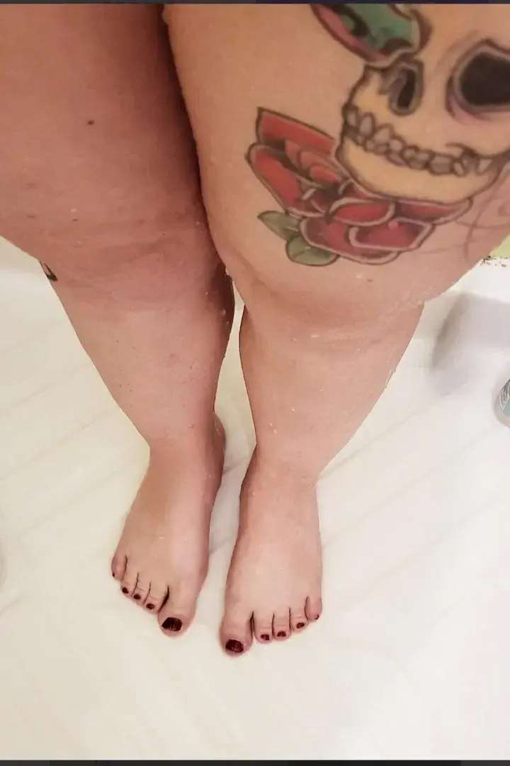Dimanche pluvieux...dimanche heureux ! #shower #feets #tattoo