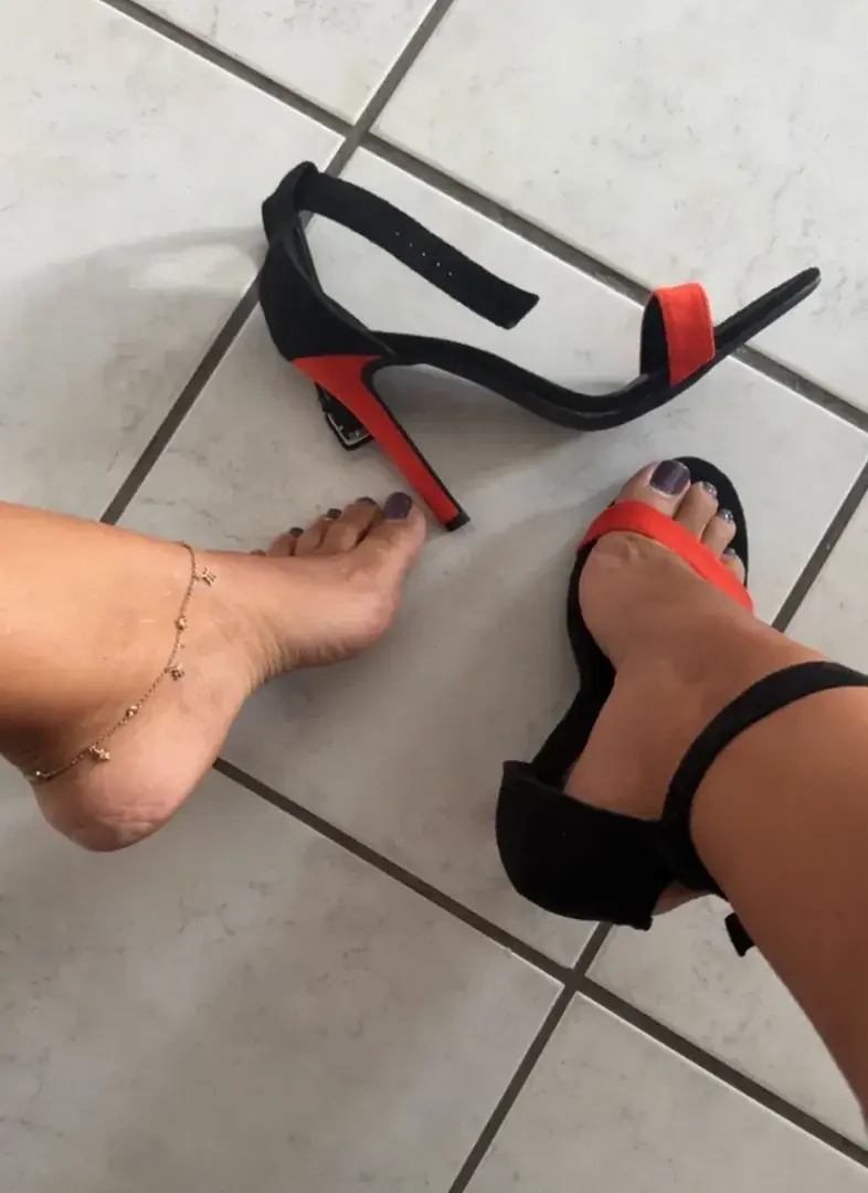 Leak & nude 6 — Pieds-nus-_