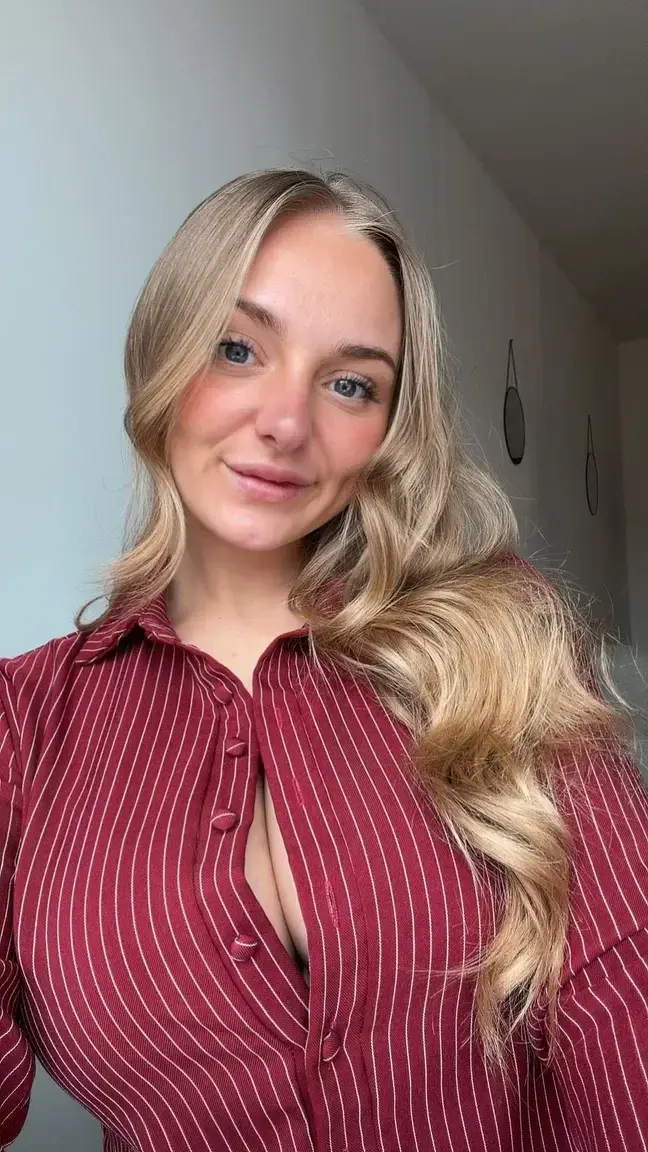 Si tu réponds "oui" j'ai mis un truc qui t'envoie une photo en privé 🤭
