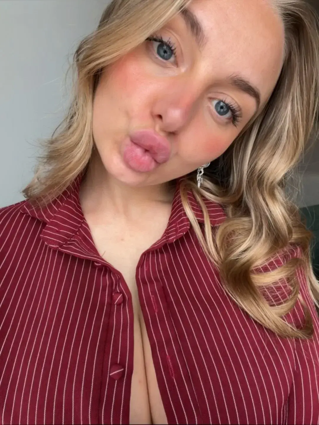 Si tu réponds "oui" j'ai mis un truc qui t'envoie une photo en privé 🤭