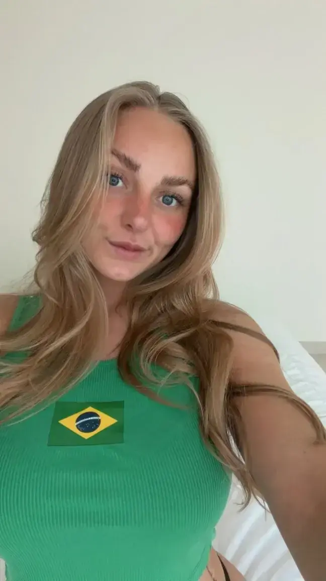 Si tu like j'ai mis un truc qui t'envoie un petit teaser direct en mp 🤭
