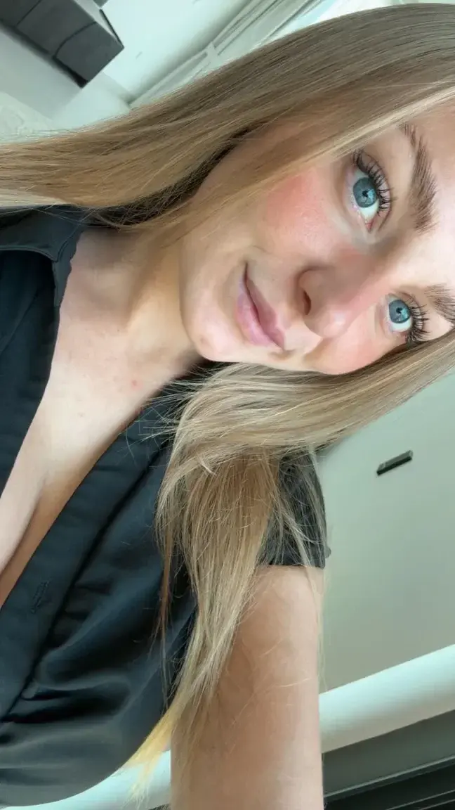 Si tu réponds "oui" j'ai mis un truc qui t'envoie une photo en privé 🤭