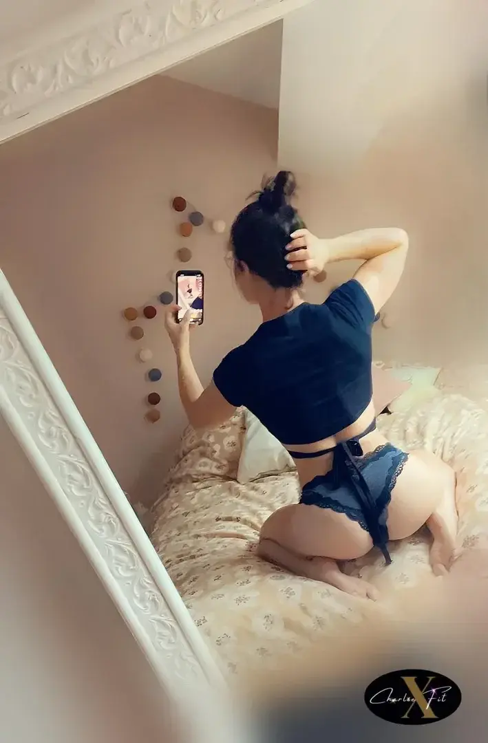 Une petite sieste avec moi?Rejoins moi du côté abonné pour en voir plus … enfin avec moins de vêtements ! 😏😋