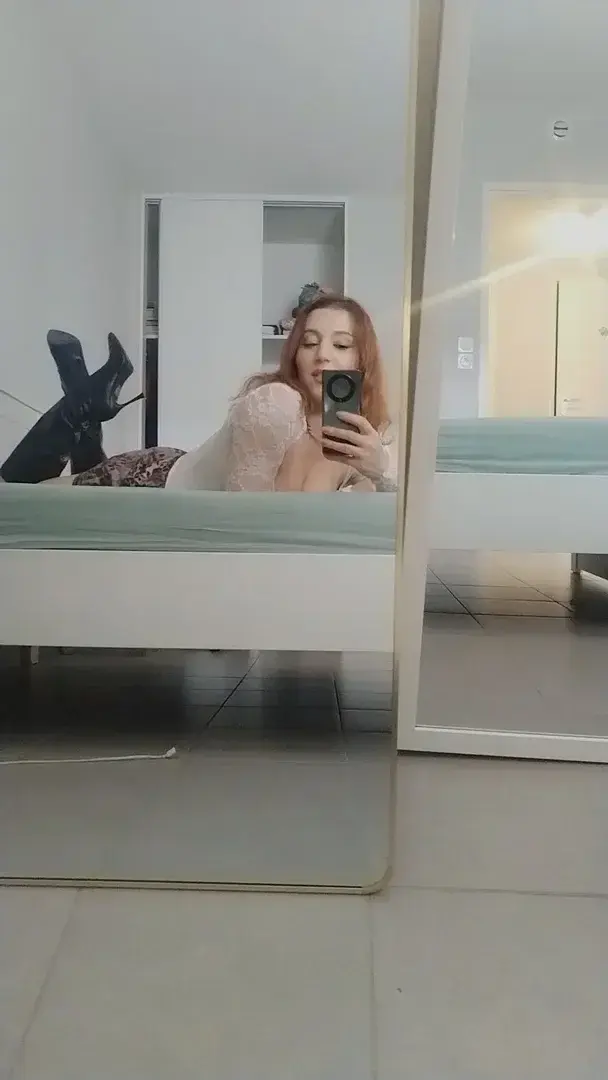 Leak & nude MYM — Amandine- : « Petite pose😘 » (MYM)