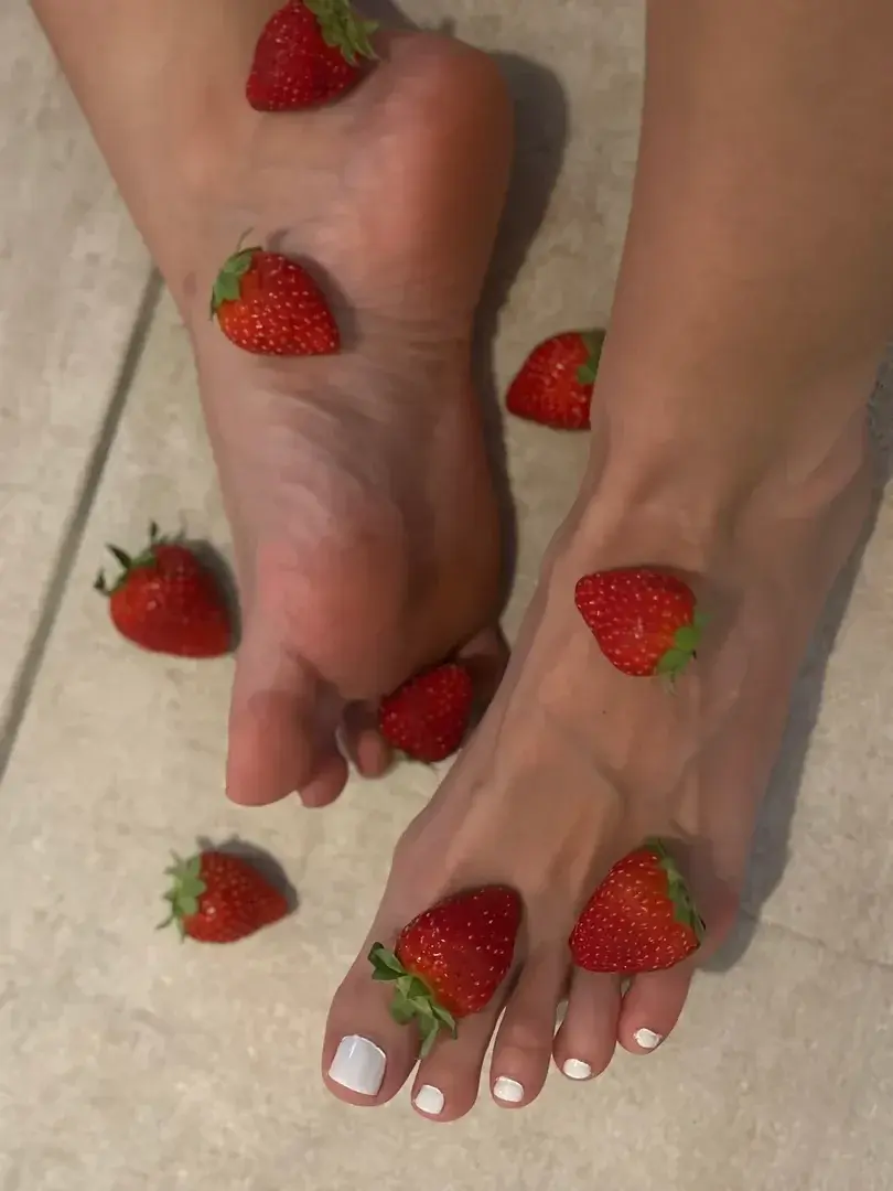 Leak & nude 8 — Artistic_pretty_feet