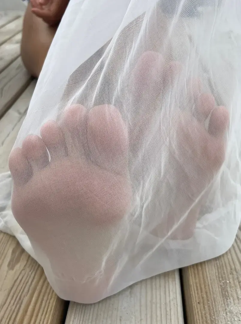 Leak & nude 2 — Artistic_pretty_feet