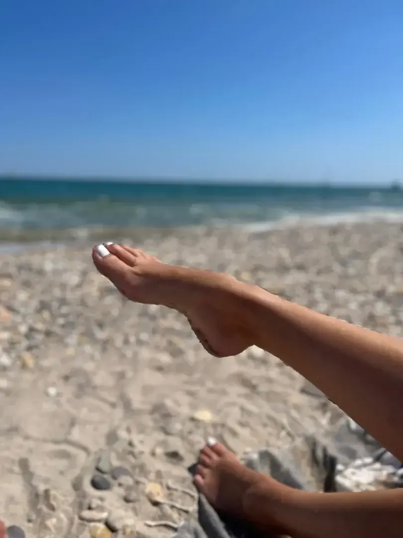 Leak & nude 1 — _feetinthesand