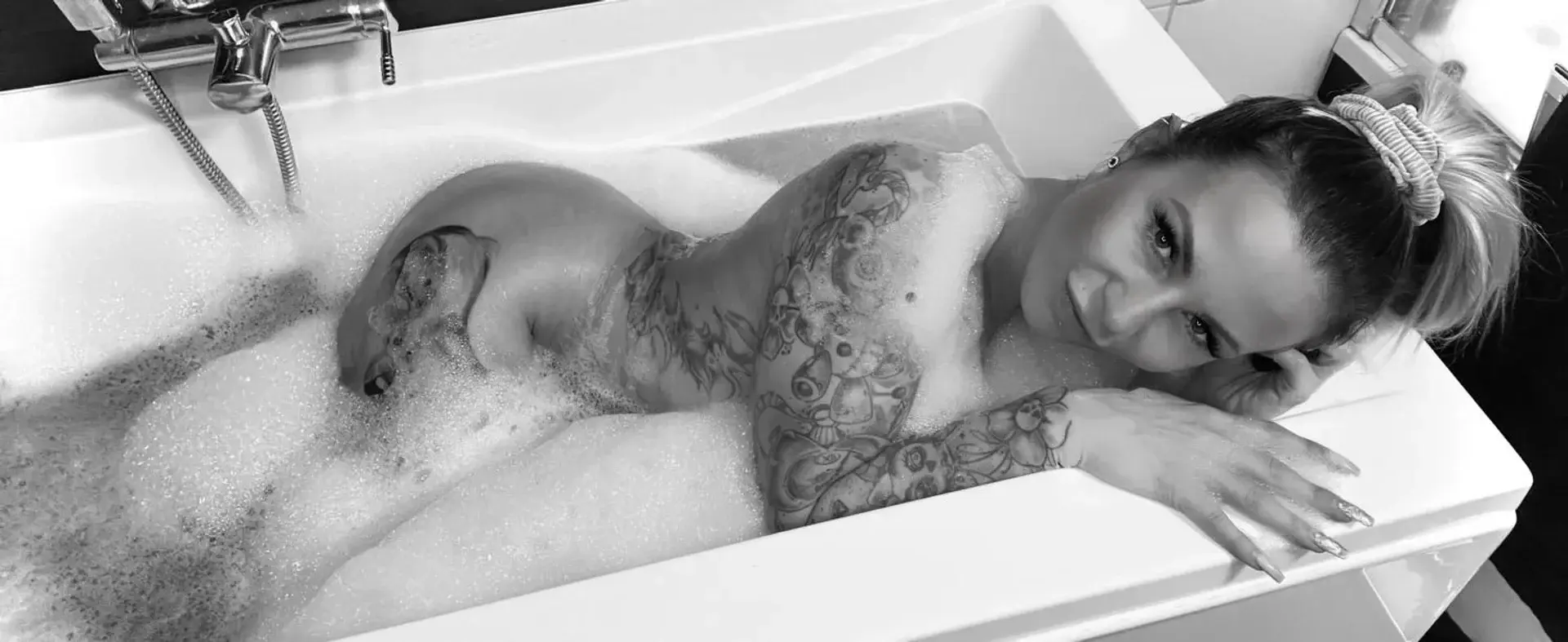 Photo de couverture de Neelie_inked