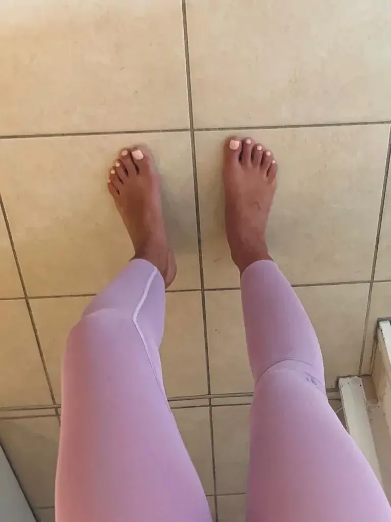 Petite photo du soir, je suis nouvelle ici. #feet #perfectfeet #newpics #prettyfeet. Abonnez vous pour plus de contenu