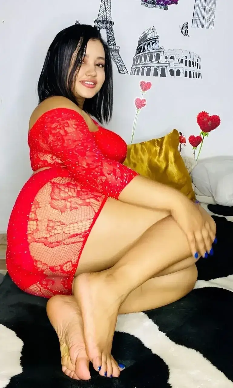 Ça te dirais un petit tête à tête rien que toi et moi ? 😘Alors abonne-toi et viens discuter en DM, je suis souvent dispo et j'adore parler, sans tabou 😜🤭😈