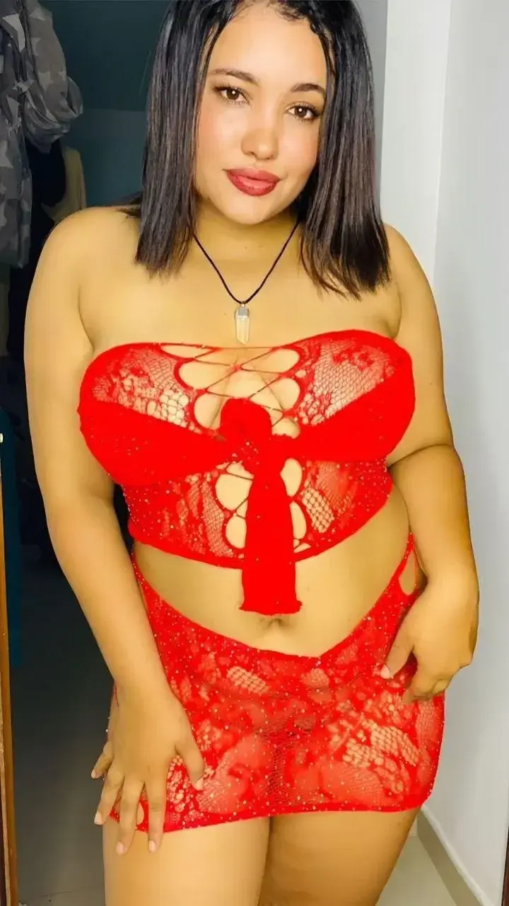 Salut toi! Si tu aimes les femmes aux formes généreuses et sexy, tu es au bon endroit ! 💪😎Abonnes-toi et je montre ce qu’est une vraie latina 🔥