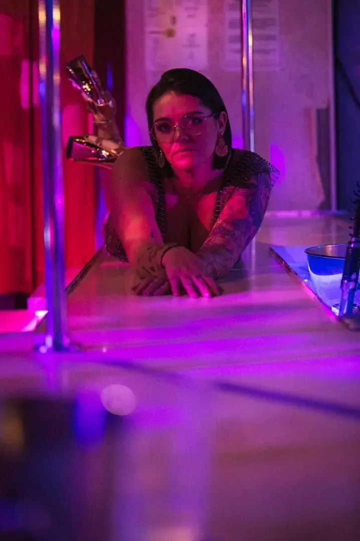 Leak public de Lounabianchi — « 💜😈💜 » (nude) sur MYM