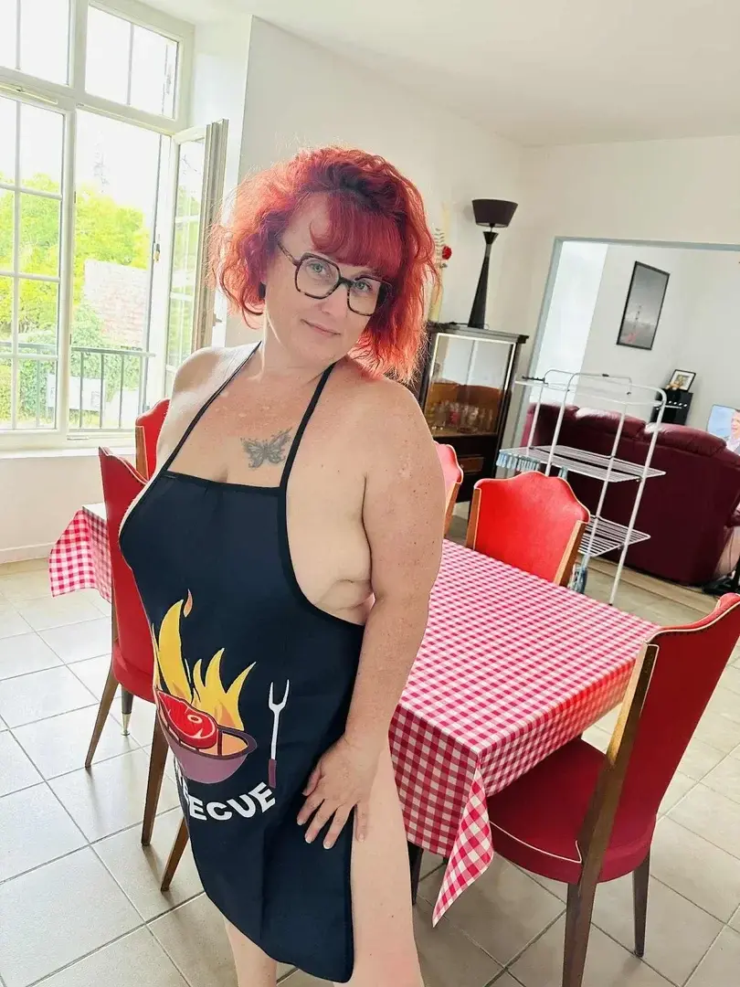 Leak & nude MYM — Lolo24200 : « En cuisine » (MYM)