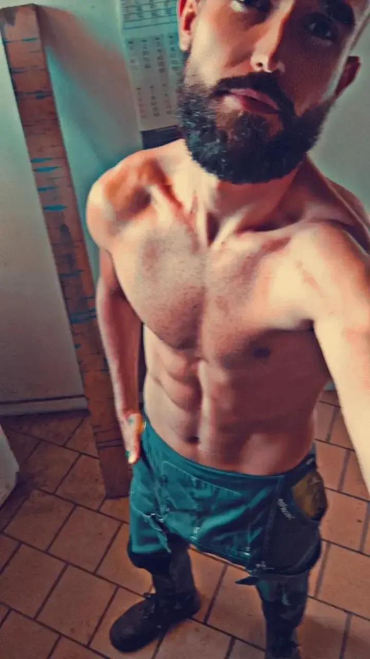 Leak & nude 7 — Moustache27