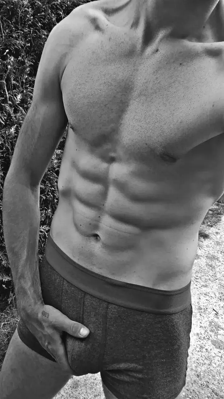 Leak & nude 10 — Moustache27