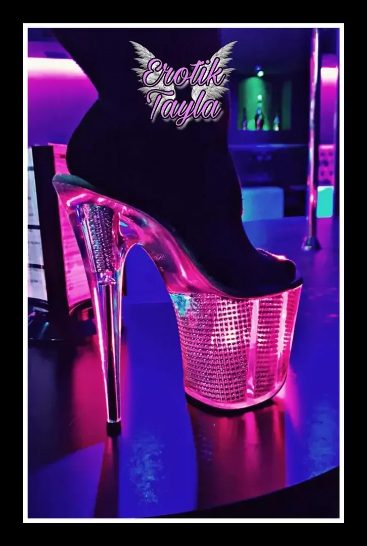 Leak & nude 2 — Pedicurement-votre
