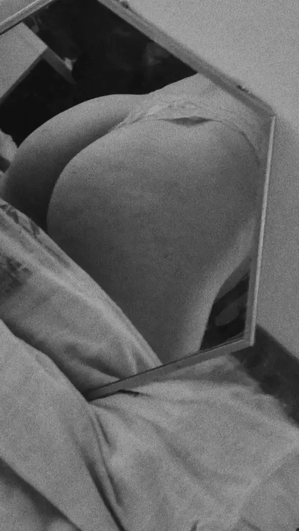 Si vous voulez voir ce ptit cul de plus près et sans sous vêtement, abonnez vous, il sera sur la prochaine publi 🔞💦