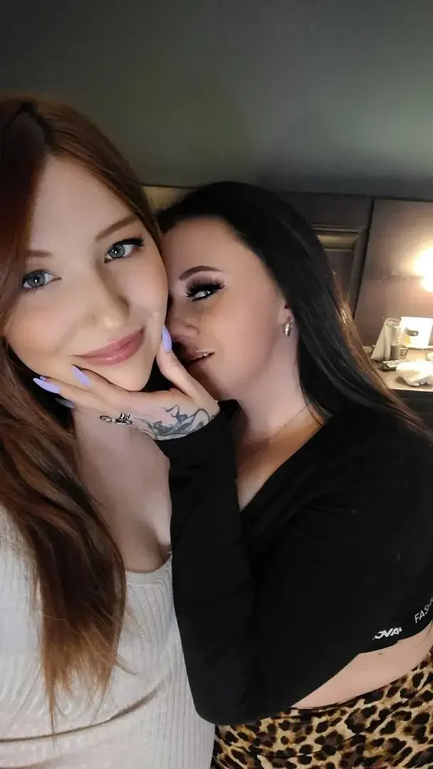 Je croie bien qu'ont va faire des collab plus souvent la chimie passe bien 😏 @hotquebecoise #adJe vous envoie le nouveau stock à partir de demain les bébés patience 😈🥵