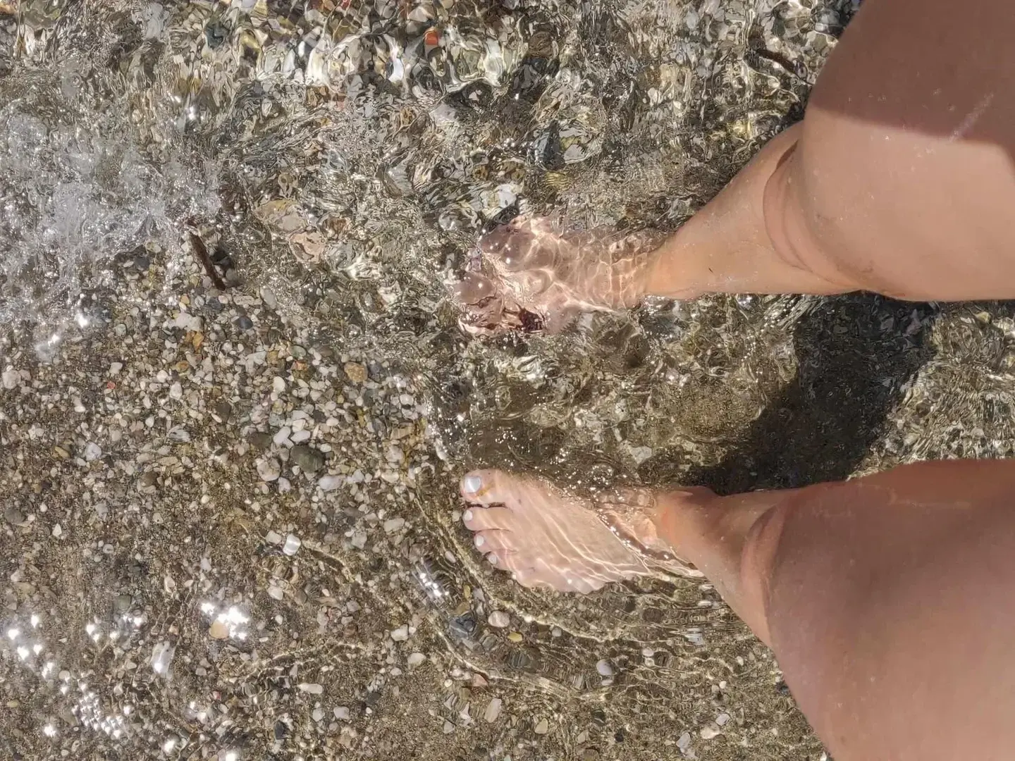 ☀ Moment de détente à la plage ☀#feet #feetlovers #feetworship #sunfeet