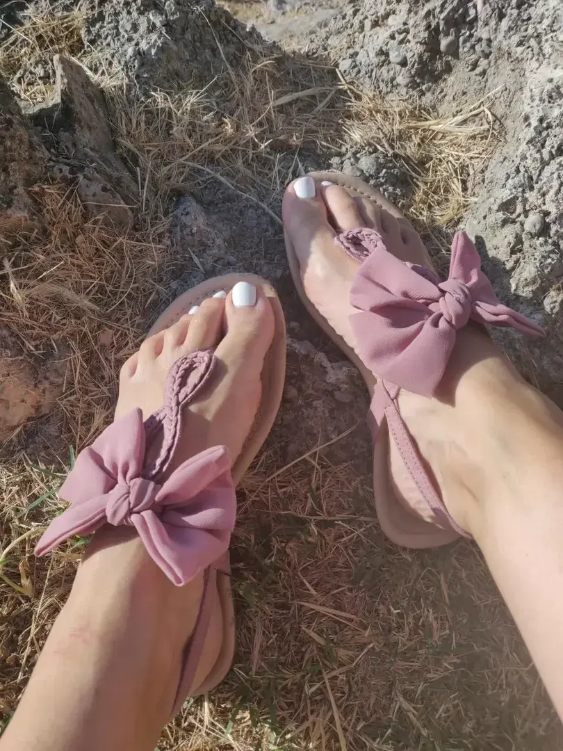 Balade campagnarde 🏵️#feet#feetworship#feetlovers#campagne