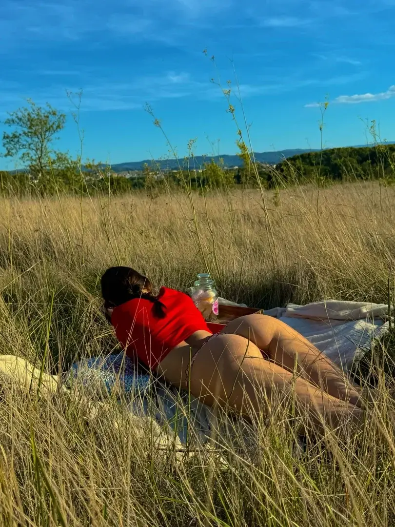 Leak public de lea.renez — « La nature m’inspire 💕 surtout quand je pense à toi  💋 » (nude) sur MYM