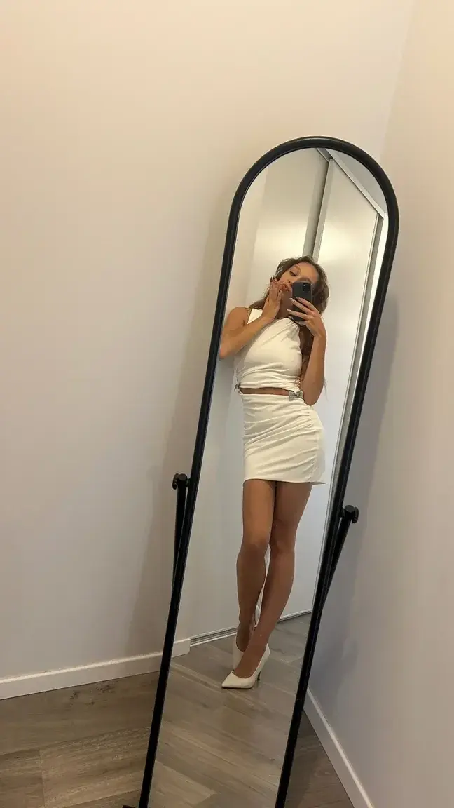Leak & nude MYM — Sara_hto : « 🟡 Code Gratuit : "SARA" » (MYM)
