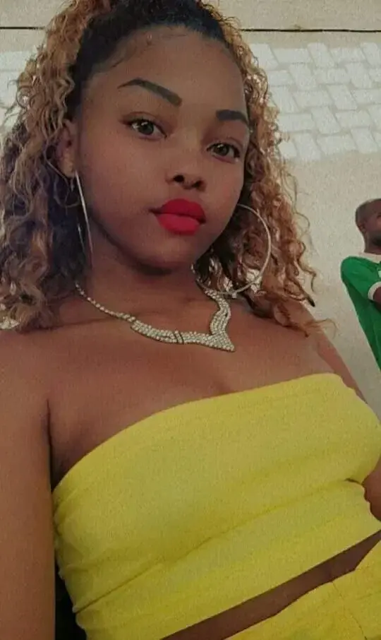 50% sur les abonnements avec le codeFELI50Cc mym 💕 J'aime l'exhib depuis très longtemps... Je suis métisse originaire de l'océan Indien. Venez découvrir mes charmes qui ne vous laisseront pas indifférent 👄💞Cc mym 💕I like exhib for a very long time... I am mixed race from the Indian Ocean. Come and discover my charms that will not leave you indifferent 👄💞#metisse #love #curlyhair #metissegirl #photography #metissage #m #model #photooftheday #s #reunion