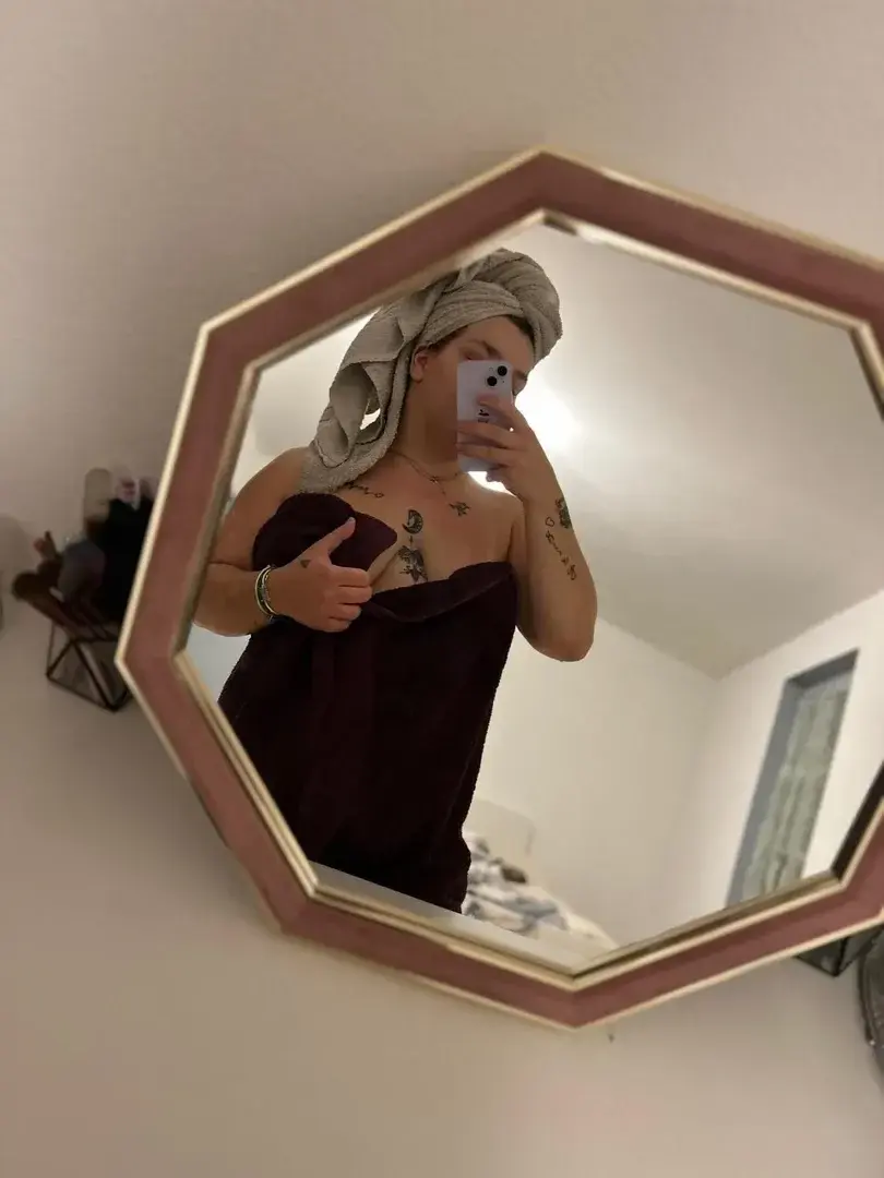 Leak public de Arlequinne09 — « description de la photo » (nude) sur MYM