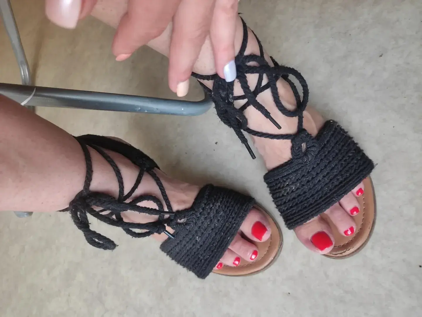 Qui veut caresser mes petit pied 🌹