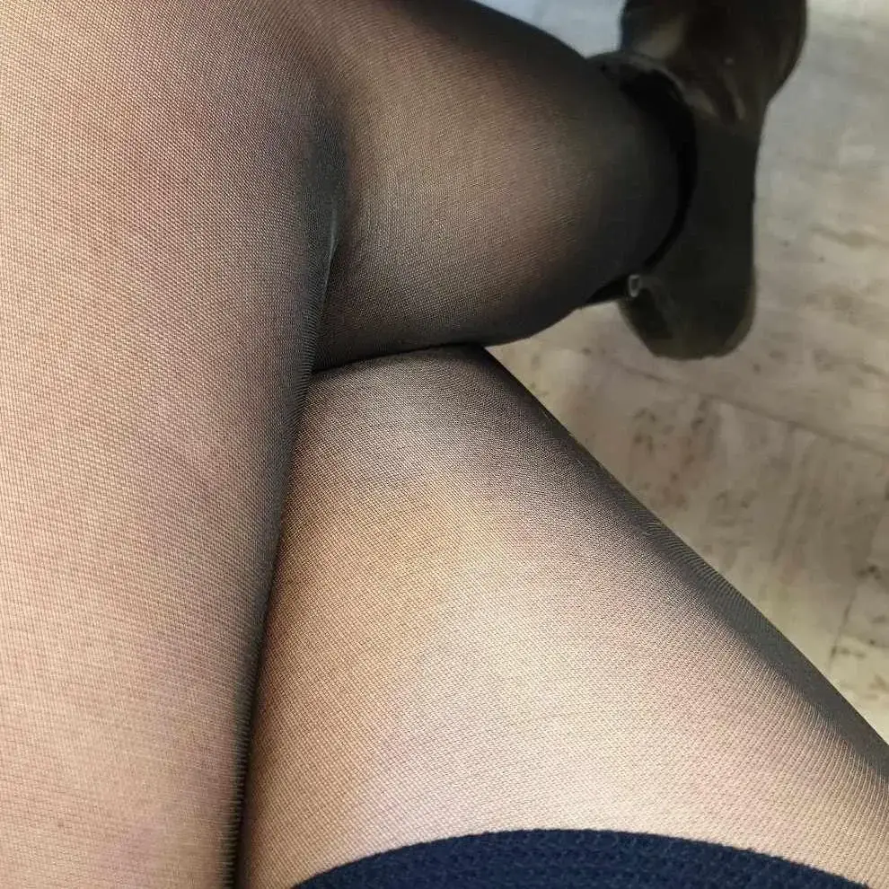 Les collants sont de retour. N hésite pas à me contacter si tu le veux 😜