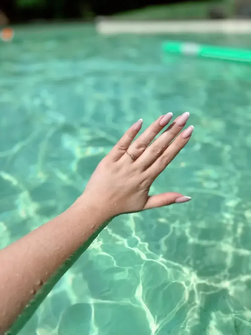Do you like pretty hand ? I can take your…Into my Little hand and give u pleasur…🔥#hand #prettyhand #feet #pied #hotgirl #nude #hotcontent #sexy #sexywomen #sexymum #femmefatale #femmesexy