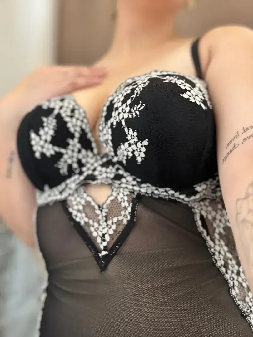 En plein essayage de lingerie ce matin….🔥#lingerie #lingeriefine #sexy #hot #sexe #sex #sexywomen #sexylady #hotwomen #femmefatale #femmesexy