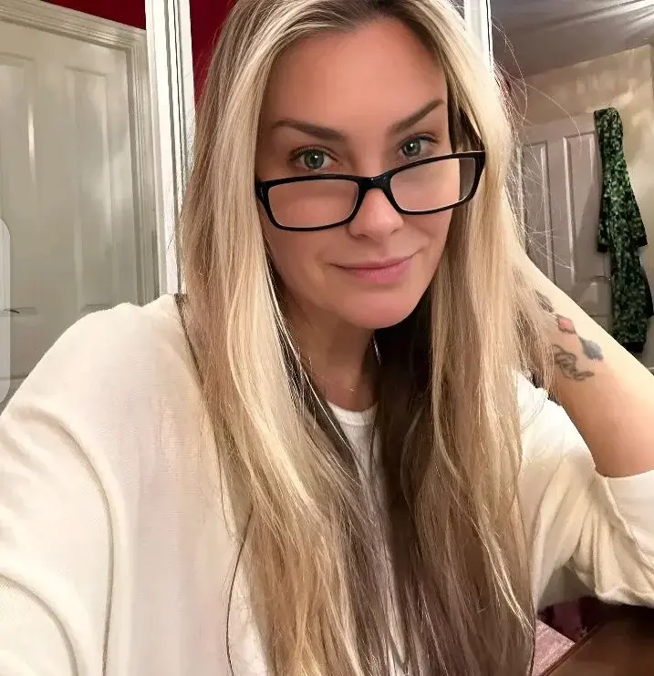 busty - Photo exclusive MYM 1 | French Modèles
