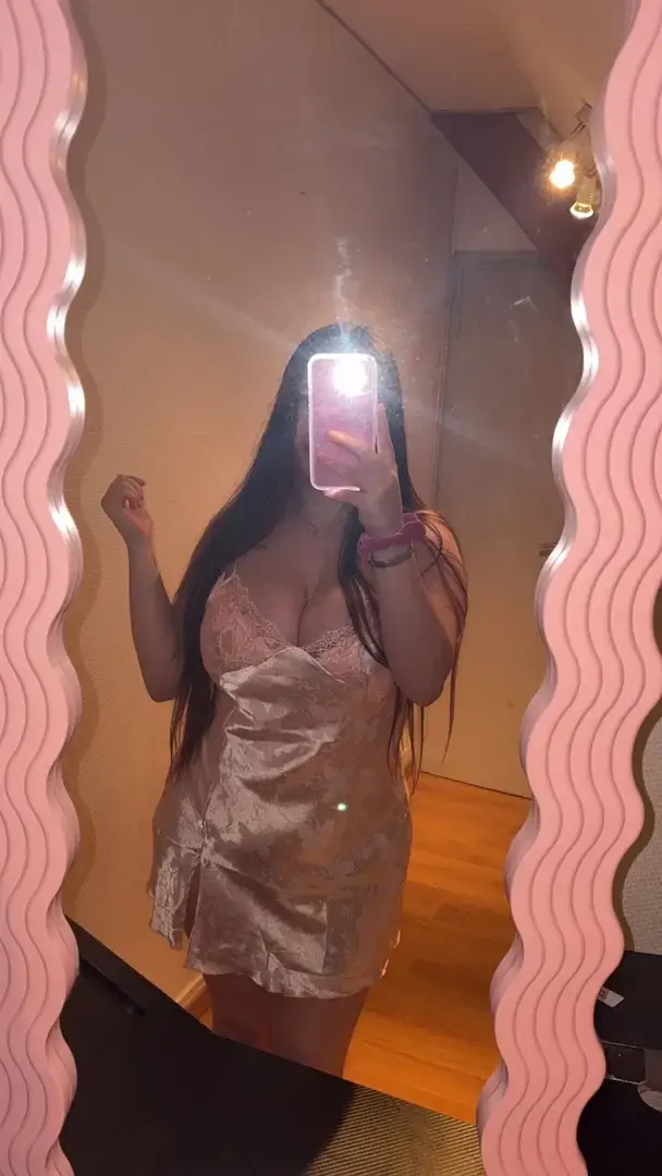 T’as soif je suis fontaine 💦Je me doigte chatte cul jusqu’à être fontaine 💦💦Je joue avec mes gros seins seins 🍒