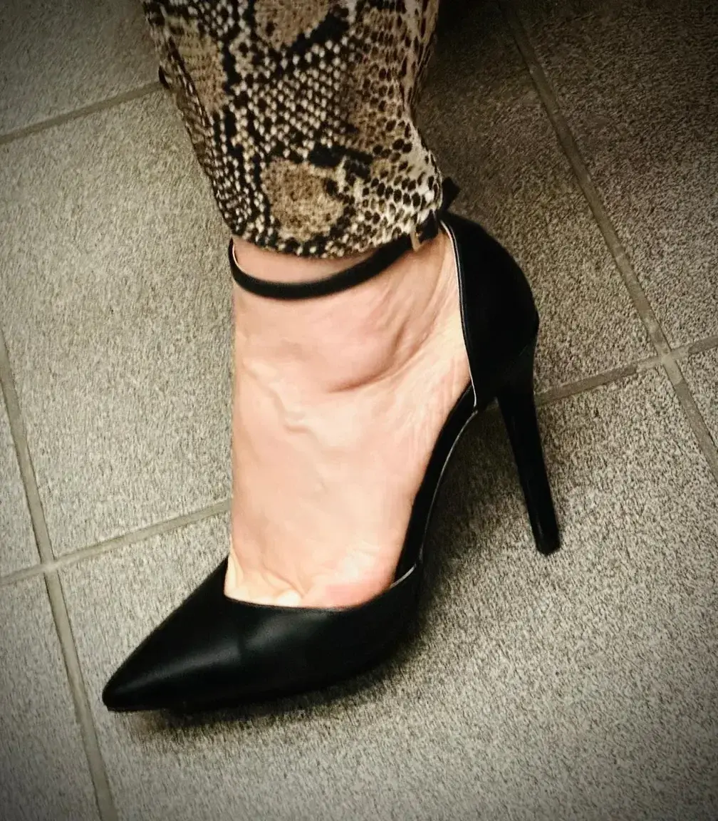 Leak & nude 5 — Mes-petits-pieds-fetichisme