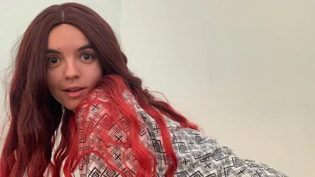 Leak public de Laurannei_ — « description de la photo » (nude) sur MYM