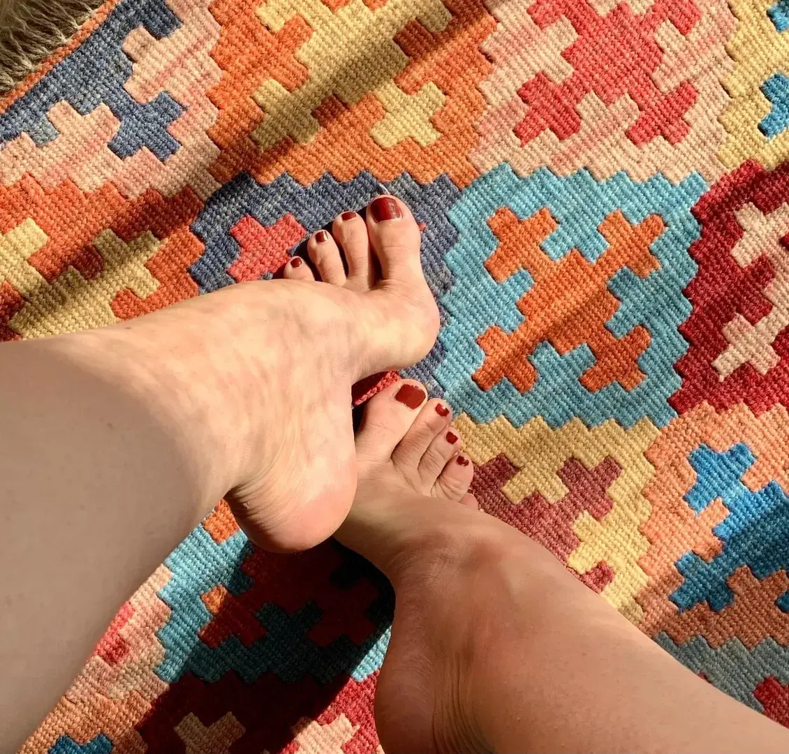 Leak & nude 1 — Alicefrenchfeetgirl