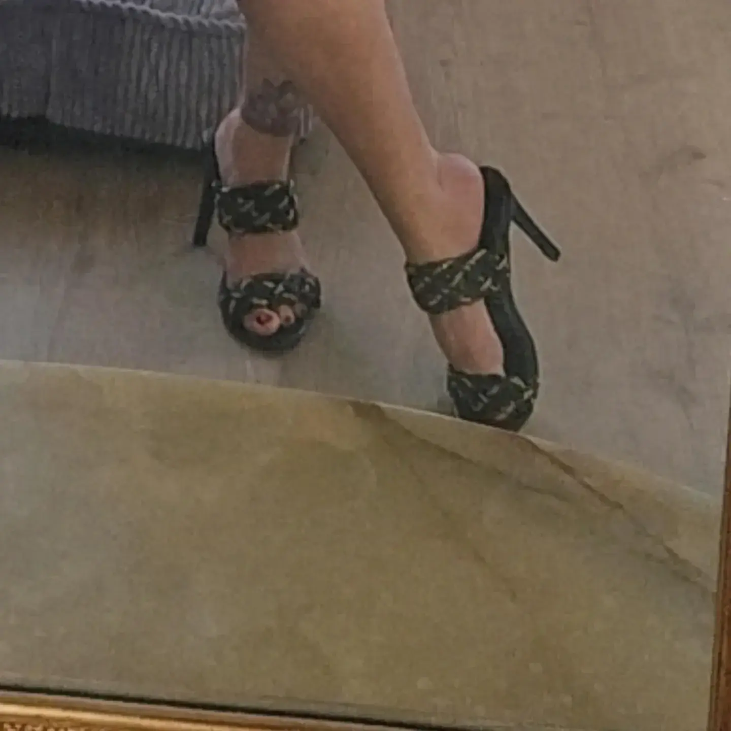 hello baby tu aimes les pieds ?